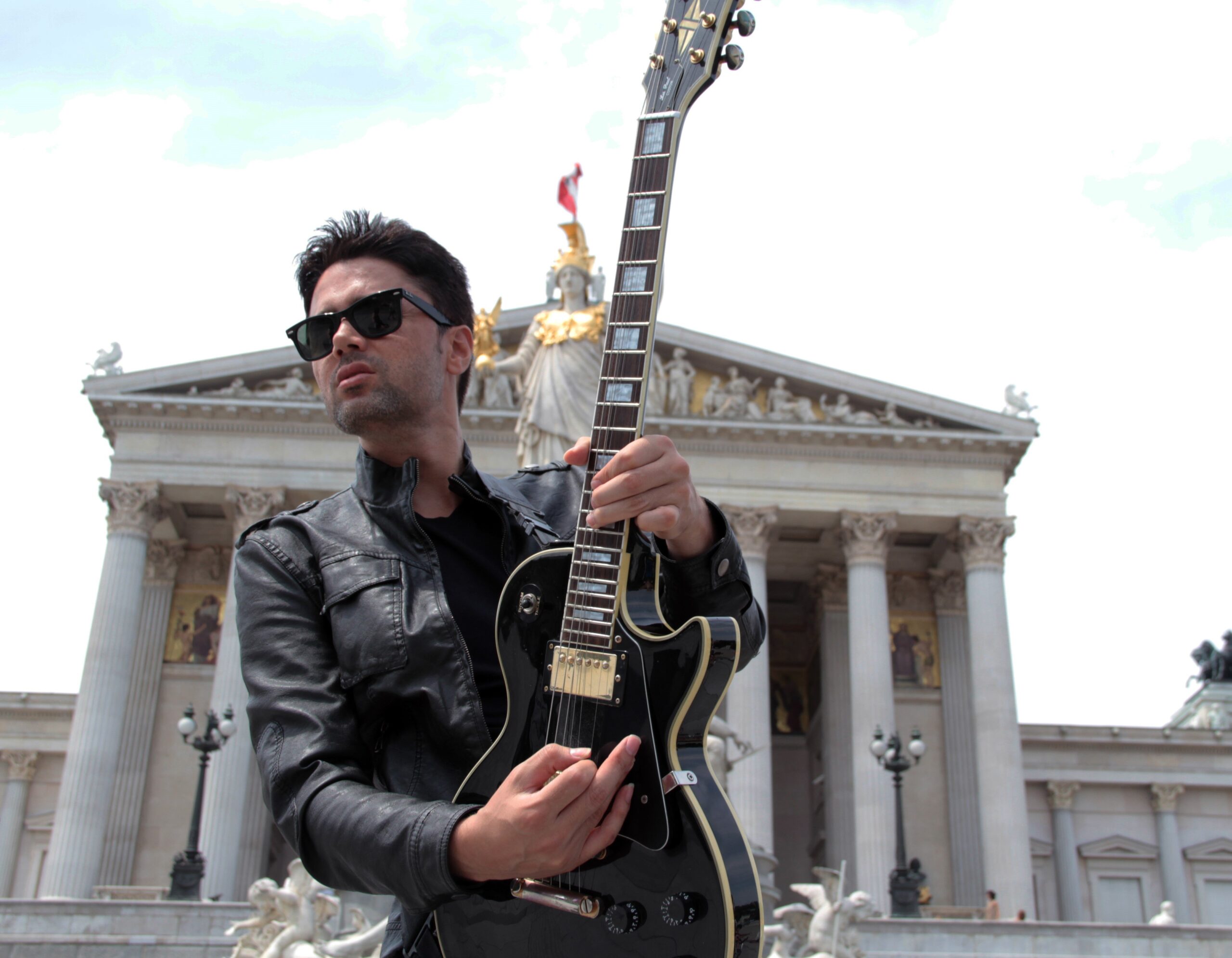 Deniz Demiröz ile Çok Özel Bir Röportaj; “Rock müzik bir felsefe ve de kültür seviyesidir…”