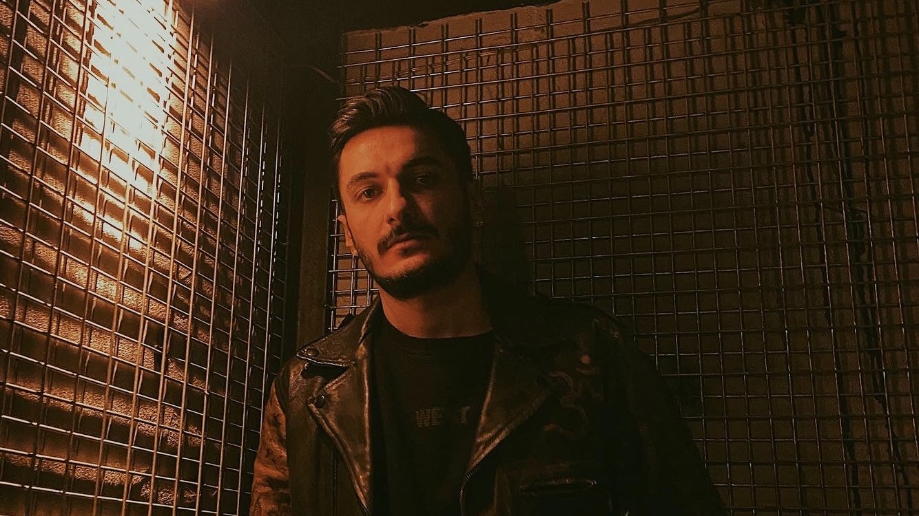 Anıl Kaplanoğlu’ndan 2 Şarkı Birden: “Gri Kırmızı” ve “Kıyı Ol”