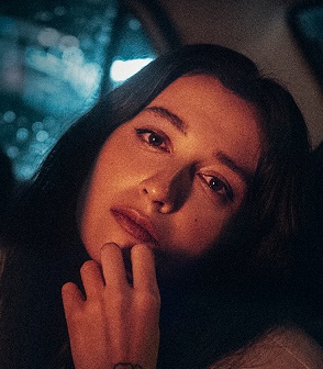Melike Şahin’in 2 Yıl Aradan Sonra Gelen İlk Single’ı “Pençe” Yayında